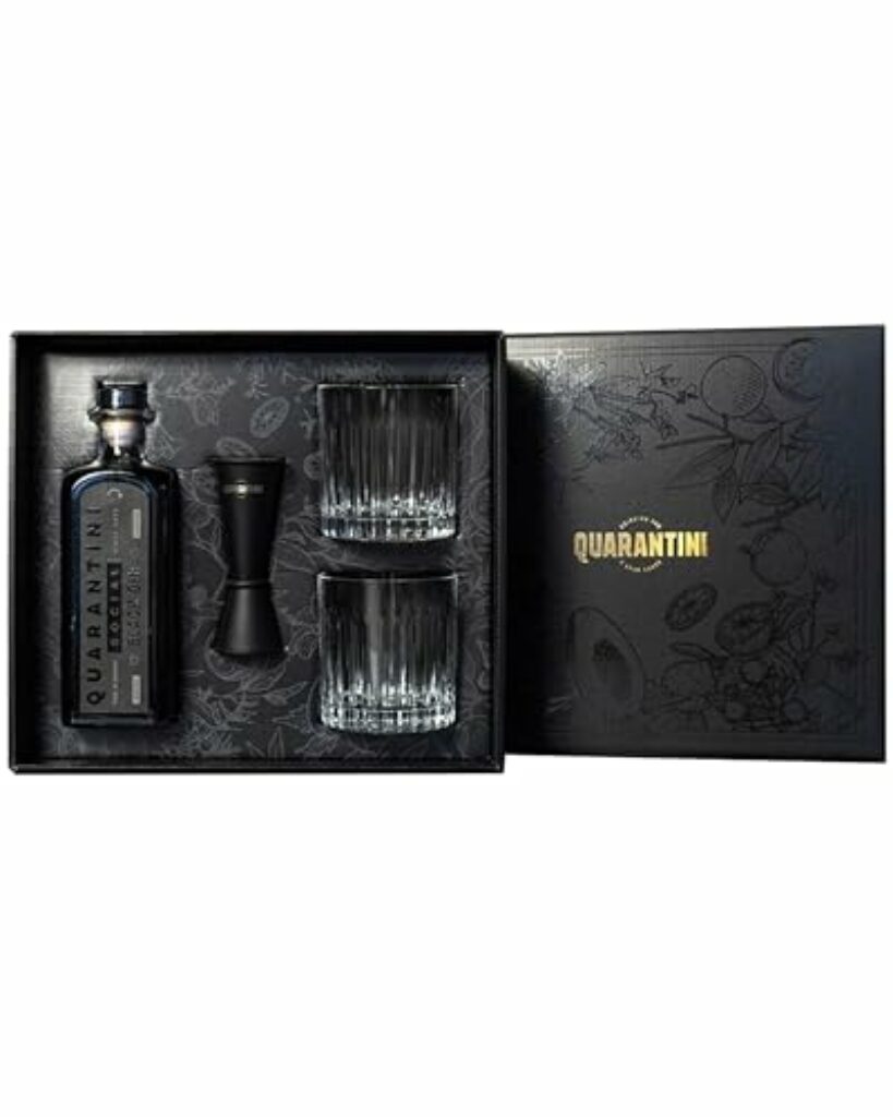 Quarantini Black Gin Geschenkset (500ml) – Premium Gin mit fruchtigen Gin Botanicals aus Papaya und Bergamotte – Gin Geschenk bestehend aus 1 x Gin + 2 x Gläser + 1 x Jigger